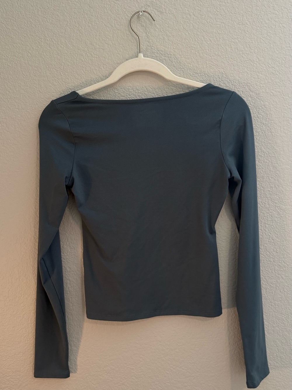 HOLLISTER Long Sleeve Top - Picture 2 of 3